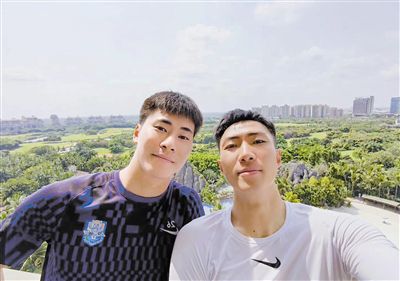然而，幸运却没有眷顾这只号称永不沉没的“梦之船”，2日后，大船梦魇般撞上冰山，仅仅两小时四十 《泰坦尼克号》重映，你愿意再次登上这艘大船吗 2023-04-04 《泰坦尼克号》4K3D重制版继2012年重映后，再次登陆国内大银幕。